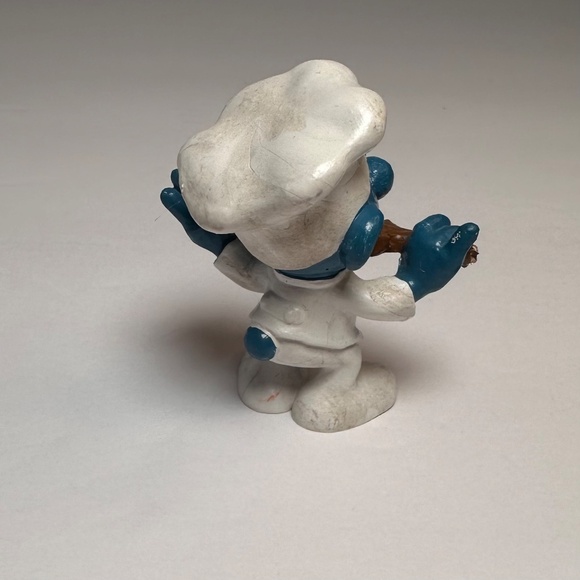 Vintage Baking Smurf Figurine Licking Spoon 1981 Schleich Peyo Portugal - Picture 5 of 9